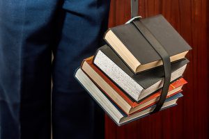 livres attachés ceinture